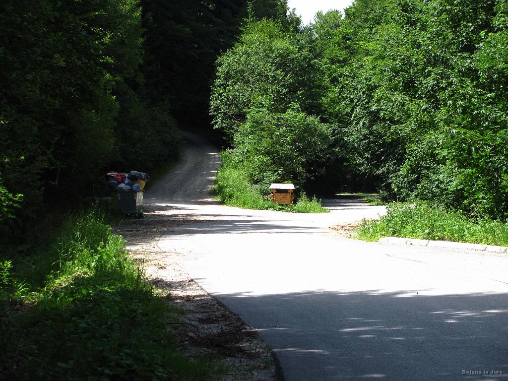 Slika_198.jpg - ...zato greva nazaj in loviva ovinek, kjer naj bi bila, pa tudi to ne bo prav.