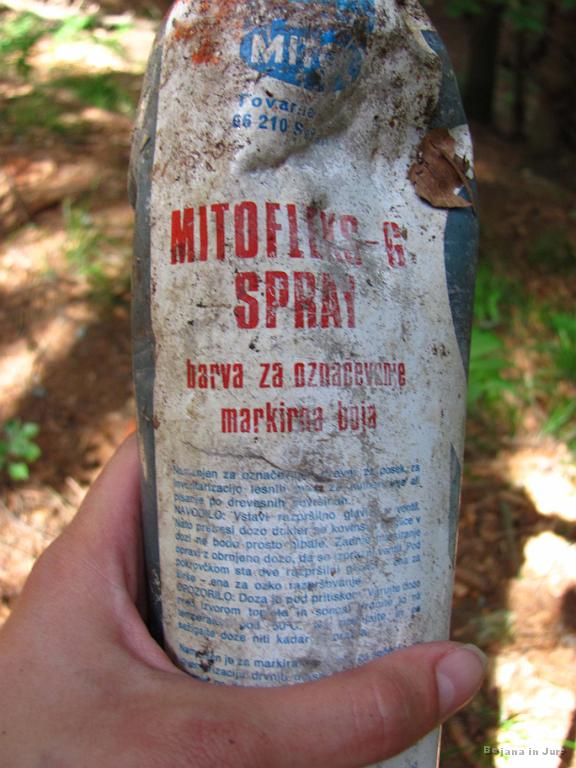 Slika_204.jpg - Hehe, zato markacij ni več, ker jim je zmanjkalo barve. Šalo na stran in pločevinko v vrečko.