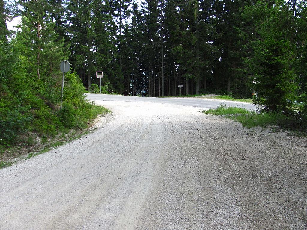 Slika_224.jpg - Cestaaaa, lej cesta, u, cesta, a veš kaj vidim? cesto, kešna fajn cesta, lej cesto, cestaaaaa, zdaj bom pa nehala od ceste, cesta.