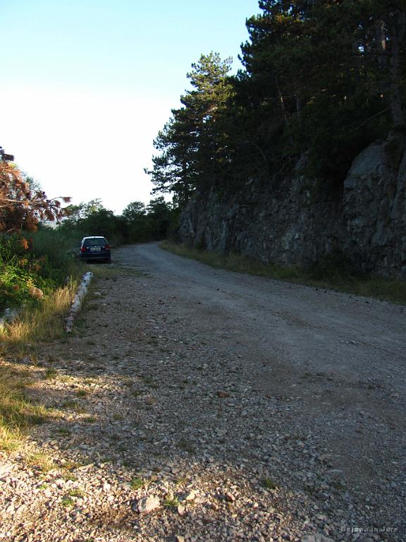 Slika_005.jpg - Začetek položnega spusta, tik za tablo.