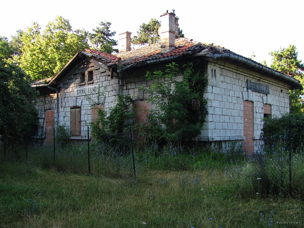 Slika_017.jpg - Na tem delu se pot zravna in napisi nakazujejo, da je bila tu postaja.