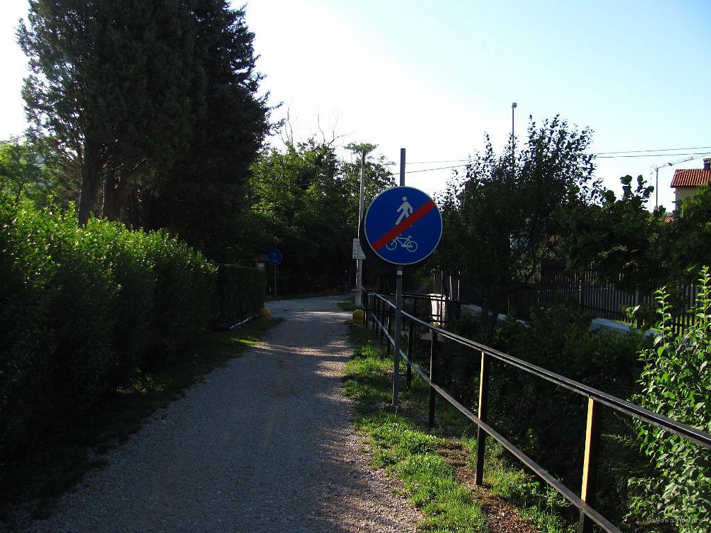 Slika_020.jpg - Prve ceste pričnejo sekati kolesarsko-tekaško pot.