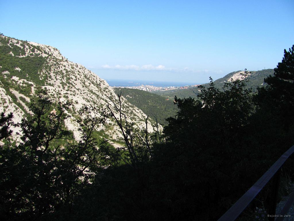 Slika_031.jpg - Pogled naprej po dolini Glinščice.