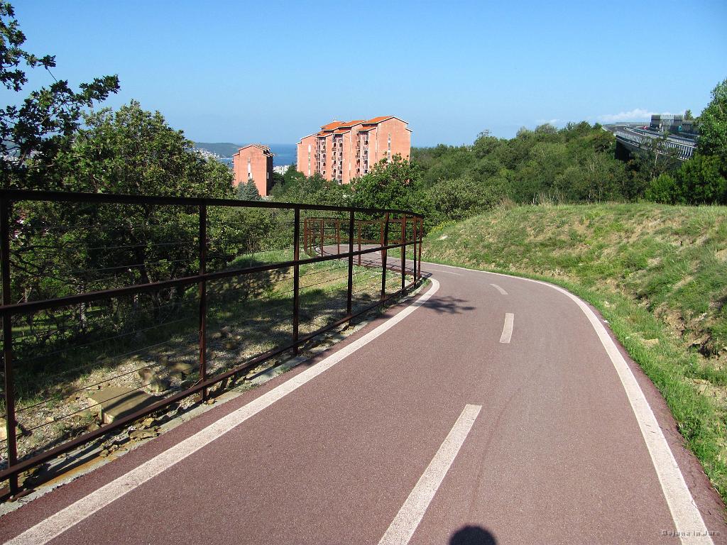 Slika_050.jpg - Kmalu naletiva na dvosmerno kolesarsko stezo.