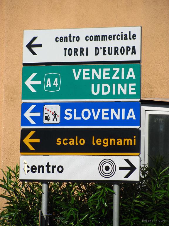 Slika_058.jpg - Hmm, Slovenija je že prav... samo ne po hitri cesti, kamor sva skoraj zašla z bicikli.
