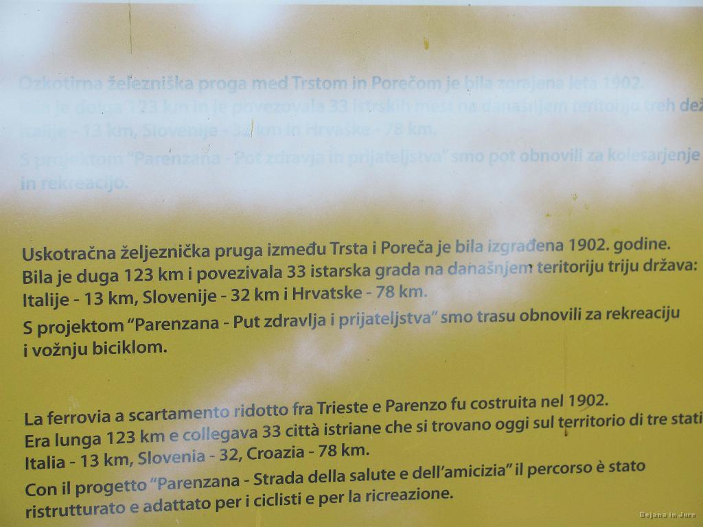 Slika_094.jpg - No, glavne podatke se da razbrati. Baje imamo Slovenci še najbolje urejen del te poti, z razliko od Glinščice. In res, table brez napake usmerjajo v pravo smer (no, ena pač manjka).