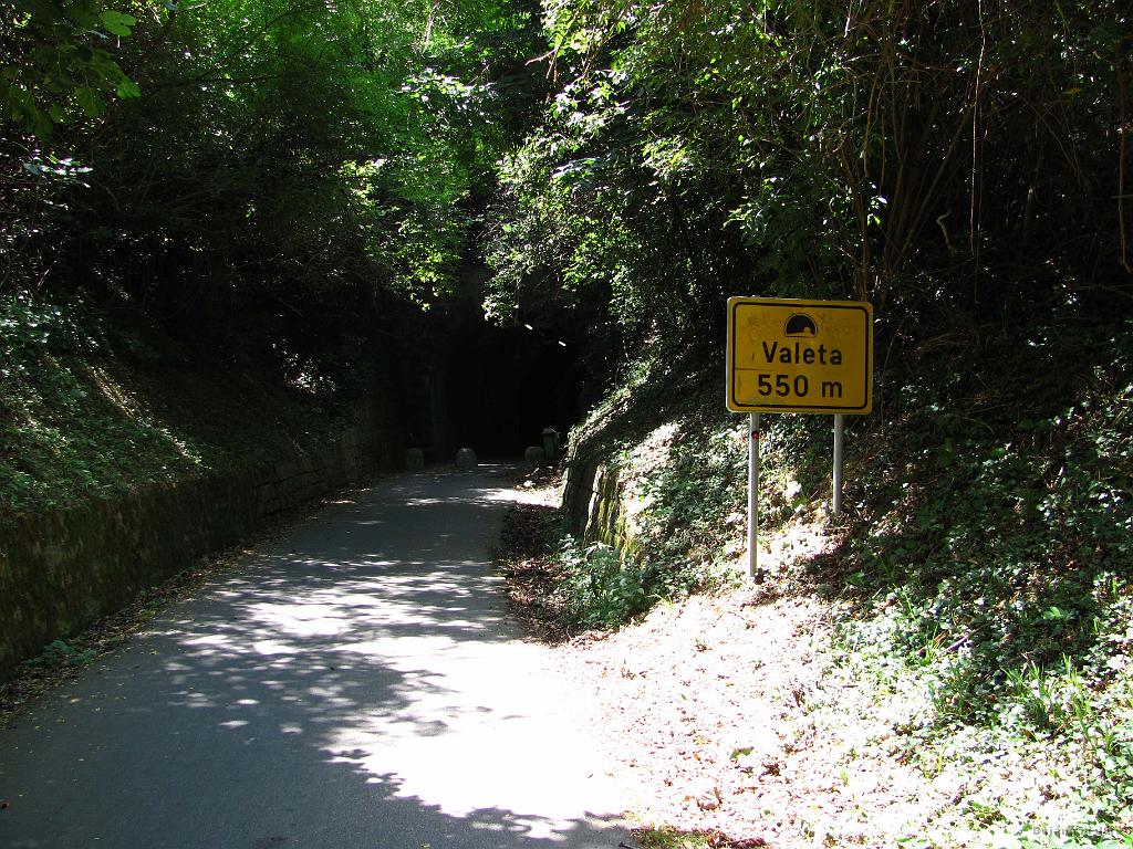 Slika_099.jpg - Najdaljši tunel na najini poti.