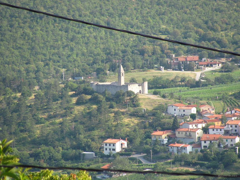 Slika_150.jpg - Uf, tega se pa ne spomnim. Klanec naredi svoje. (Cerkev Svete Trojice v Hrastovljah)