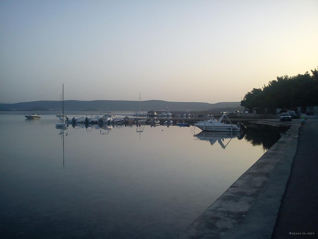 Slika_047.JPG - Ob povratku s teka je bilo morje kot olje.