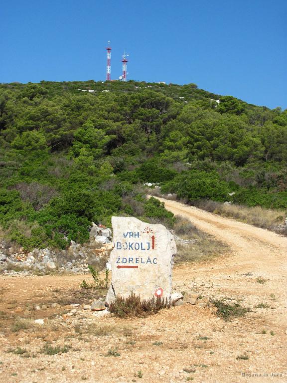 Slika_082.jpg - Na križišču za Ždrelac skreneva na vrh.