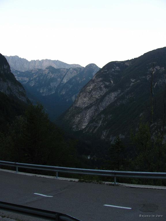 Slika_09.jpg - Že krepko nad dolino.