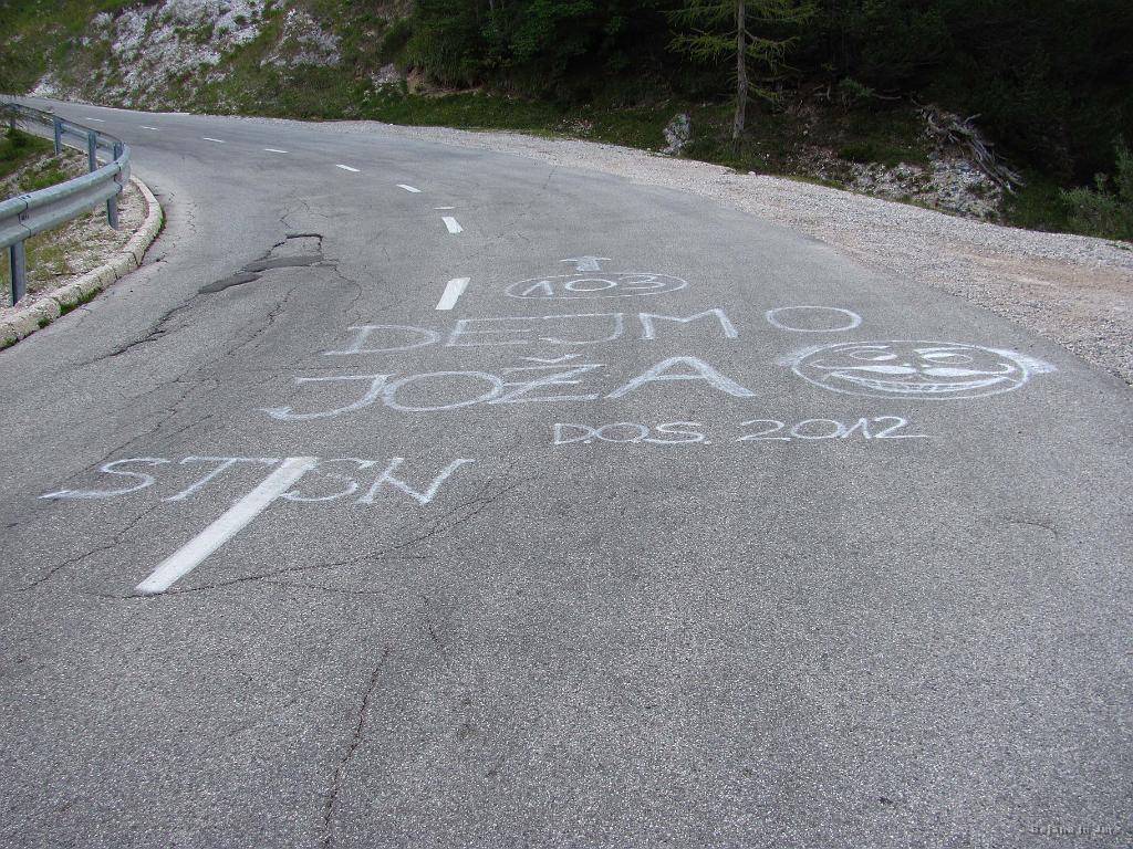 Slika_18.jpg - Tudi meni so napisi dali dodaten motiv, čeprav se nisem dal in držal enakomeren tempo, saj sem se zavedal, da je pred nama še 4 ure vzpona.