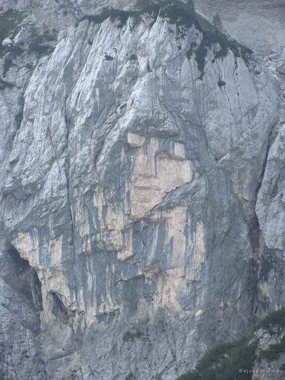 Slika_30.jpg - Kmalu ugledava tudi gospodično, ki sliši na ime Ajdovska deklica.
