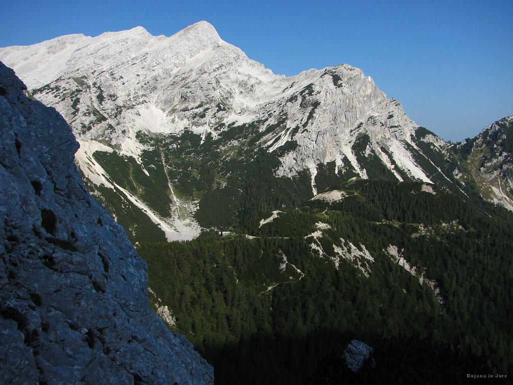 Slika_43.jpg - Kaj kmalu vidva, da je napredek glede na Vršič očiten.