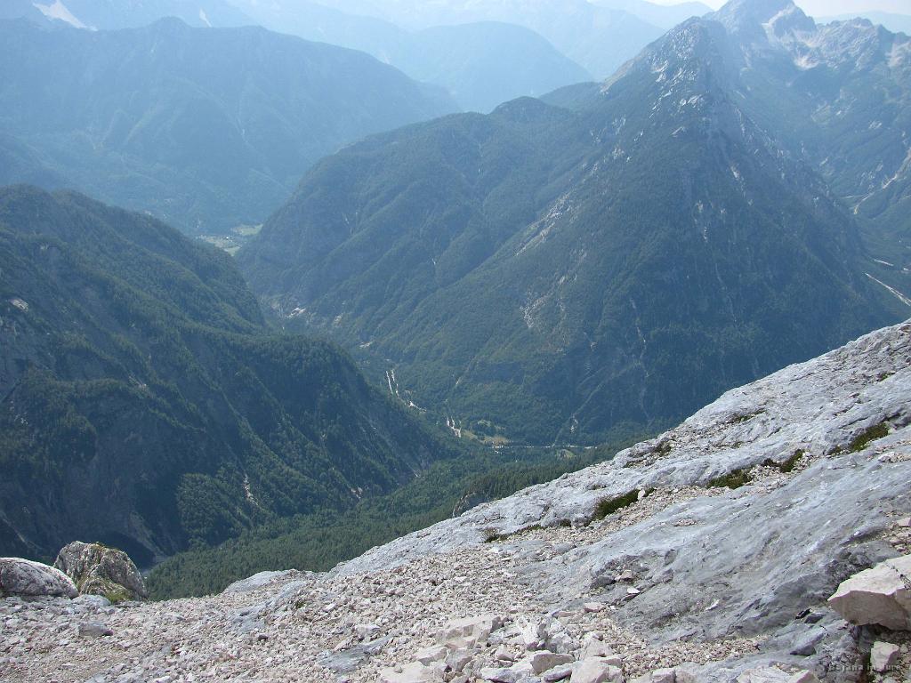 Slika_76.jpg - Saj dolina Trente ni ravno toliko daleč. Pričetek spusta ob 12:40.
