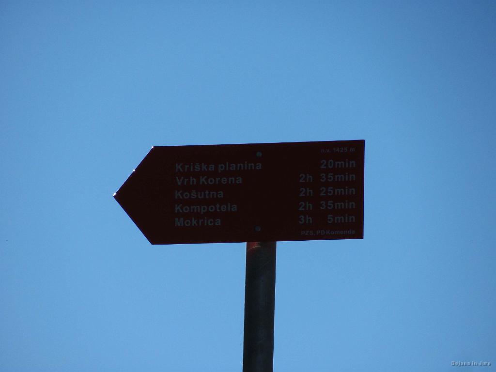 Slika_06.jpg - Do Kriške planine bi se lahko še peljali, ampak treba se je tudi ogreti. Nezahtevne relacije, ki so primerne za vsakogar z malo boljšimi pohodnimi čevlji.