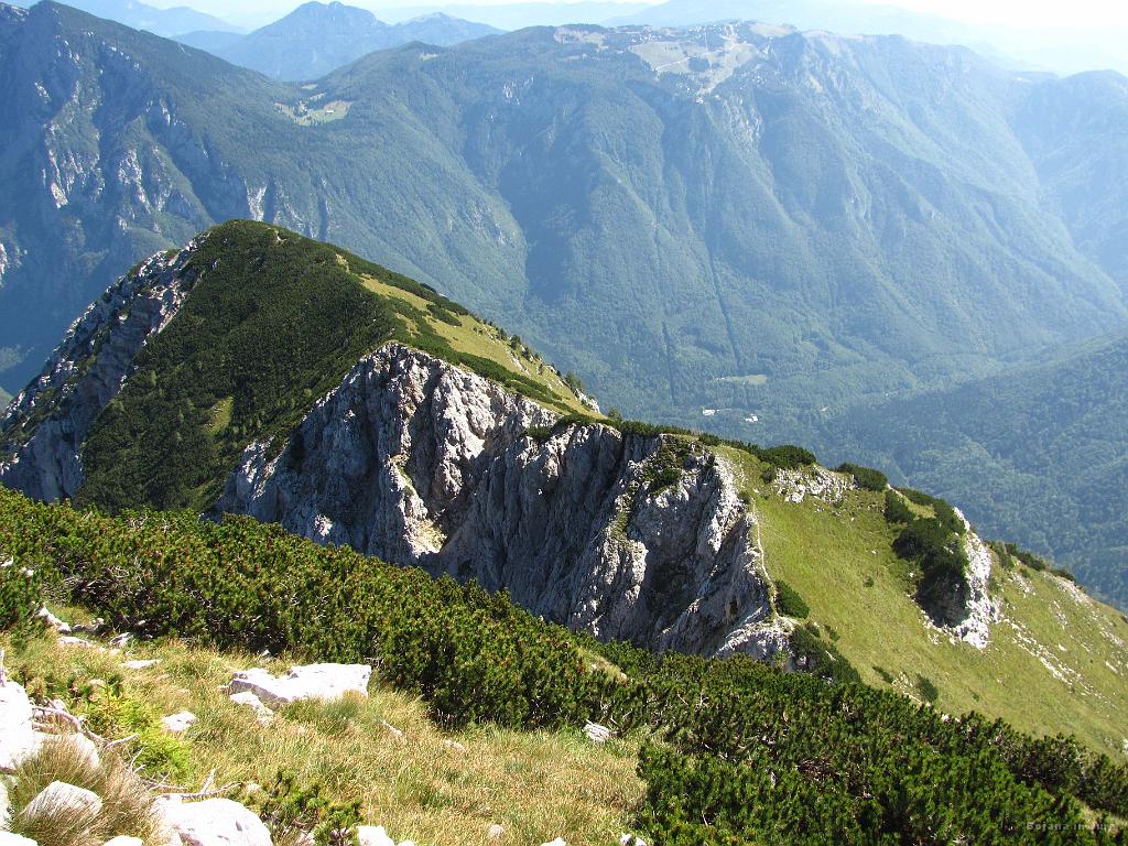 Slika_43.jpg - Po okrepčilu smo naciljali slepo vejo do Mokrice (1853 m).
