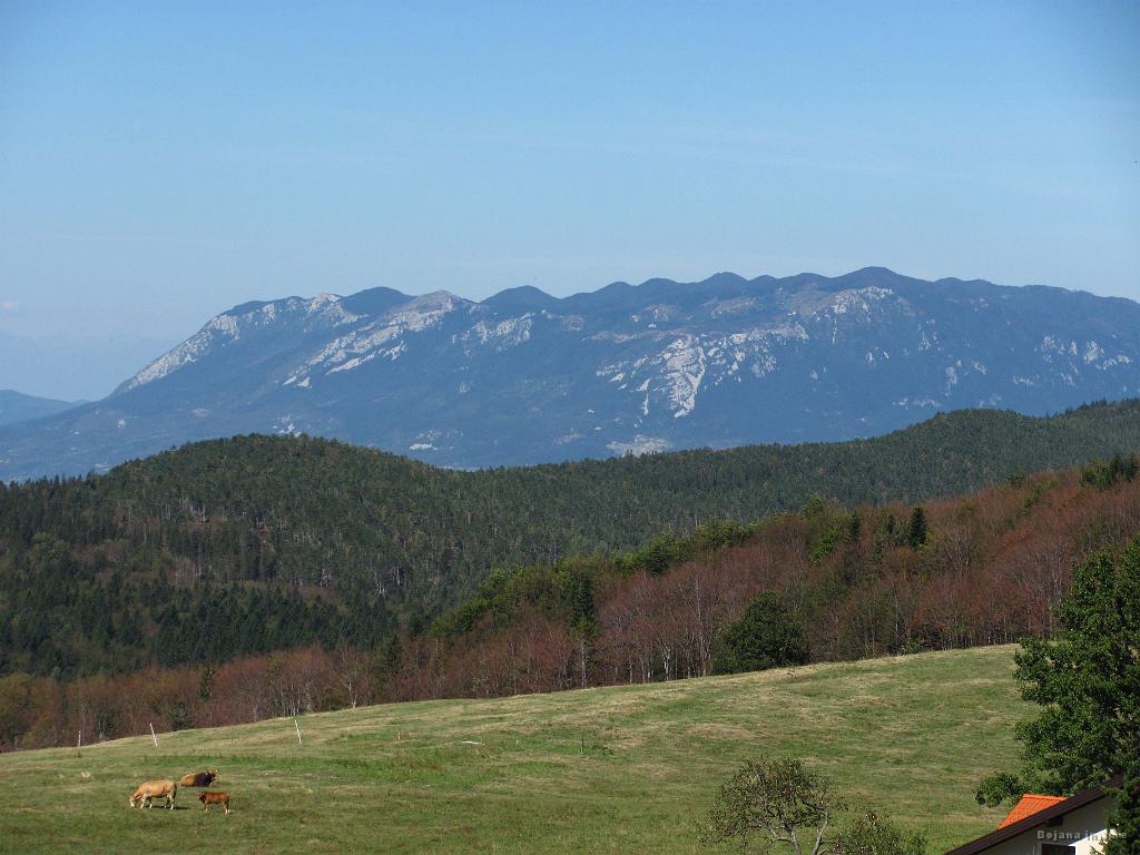 Slika_17.jpg - Pogorje Čavna. Tudi tam mora biti lepo.