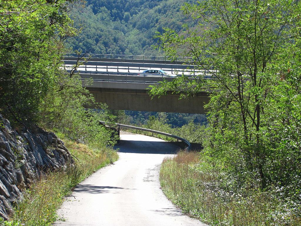 Slika_38.jpg - ...avtoceste in stare magistralne ceste Razdrto-Vipava.