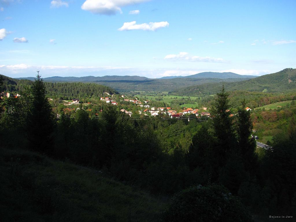 Slika_45.jpg - Priznati morava, da sva bila iz Postojne do vrha t.i. Planinskih rid kot bi trenil. Sedaj pa spust, malce "ravnine", kjer nisem čutil vetra v prsa, Logatec in spust domov.