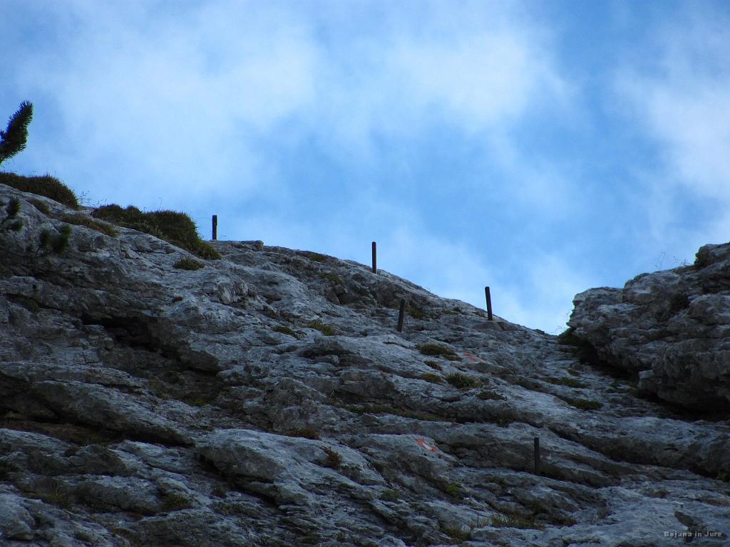 Slika_109.jpg - Ta del na sliki ni kaj prida, je pa zelo izpostavljen in tu sploh ne gre drugače kot s trebuhom proti steni. Na tem mestu sem na sredini obstal in moral počakati, da se Bojana vrne saj nisem videl kam dati noge. Hvala!