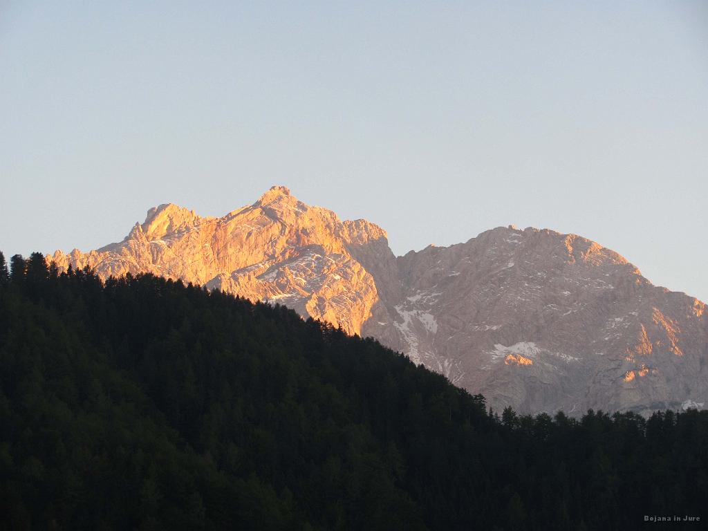 Slika_127.jpg - Če se ne motim preveč, sva na eni izmed teh dveh špic danes bila. Torej, ena Kočna je padla, za drugo se pa že kdaj vrneva.