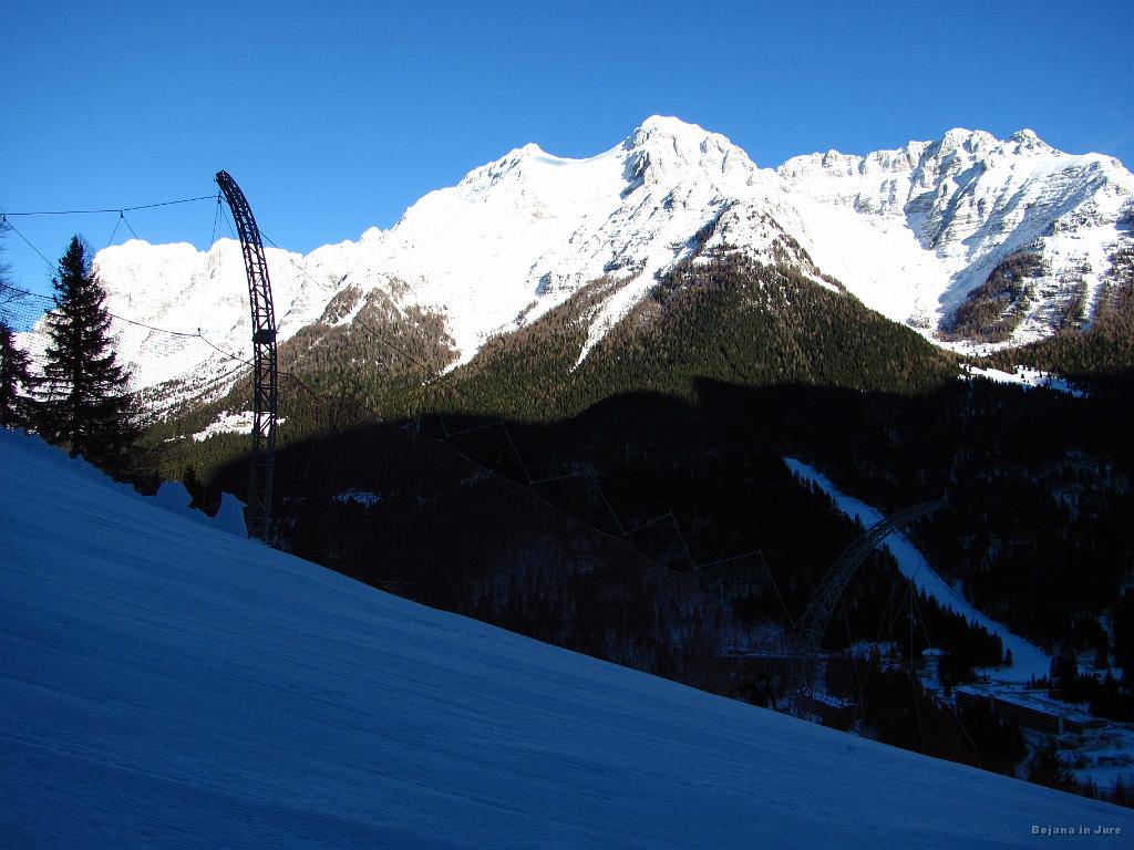 Slika_04.jpg - Montaž skrajno levo ponuja toplino, vendar pa verjetno eno sranje za smučat.