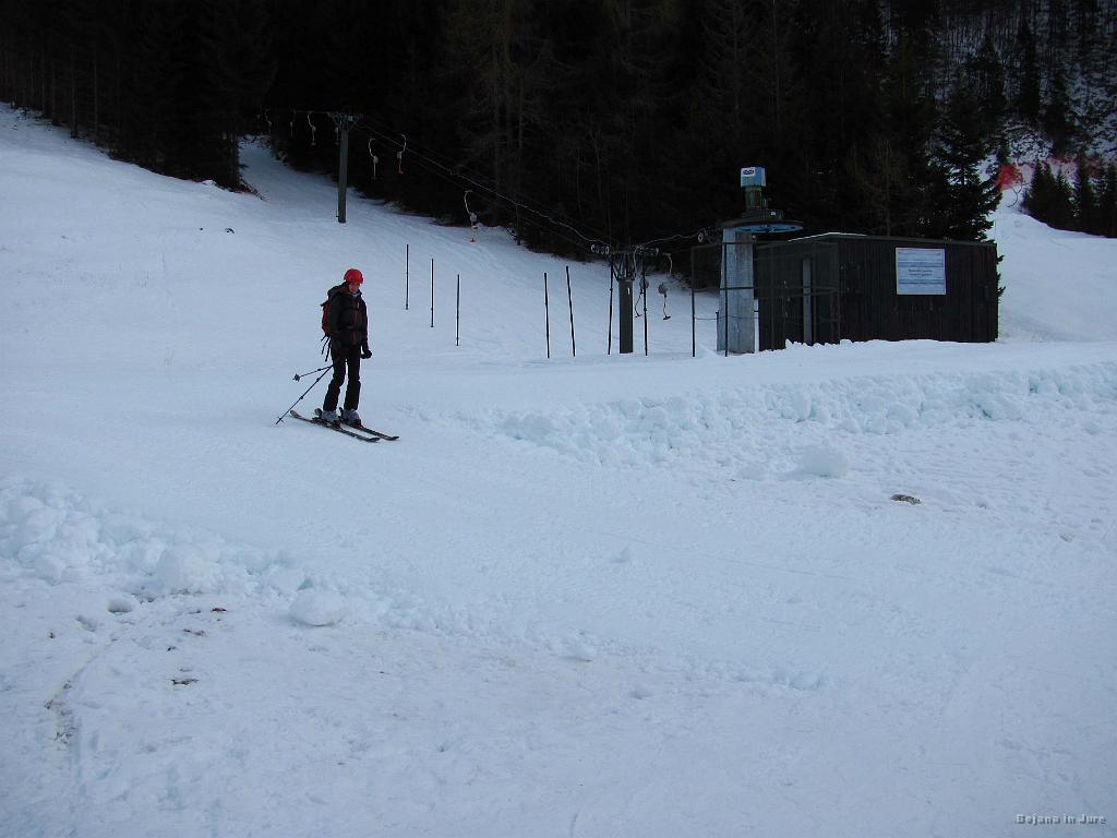 Slika_37.jpg - Evo, živa in delno cela (Bojana) v dolini.