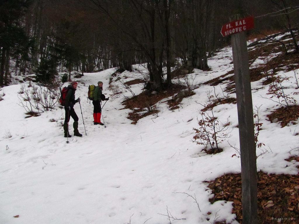 Slika_10.jpg - Snežna odejica se kaj kmalu poviša in tudi s smučmi bi šlo.