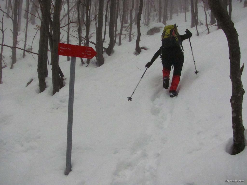 Slika_13.jpg - Zagrizemo v kolena.