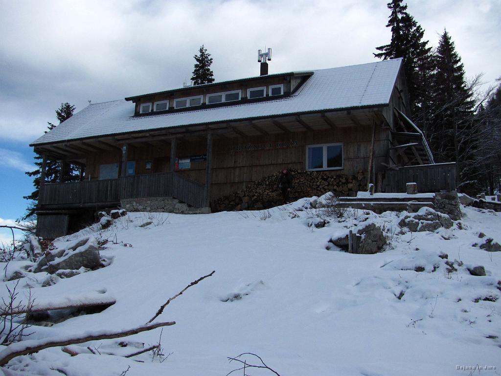 Slika_24.jpg - Orožnova koča na 1346 m. Natakneva gamaše, malce čaja in v smer.