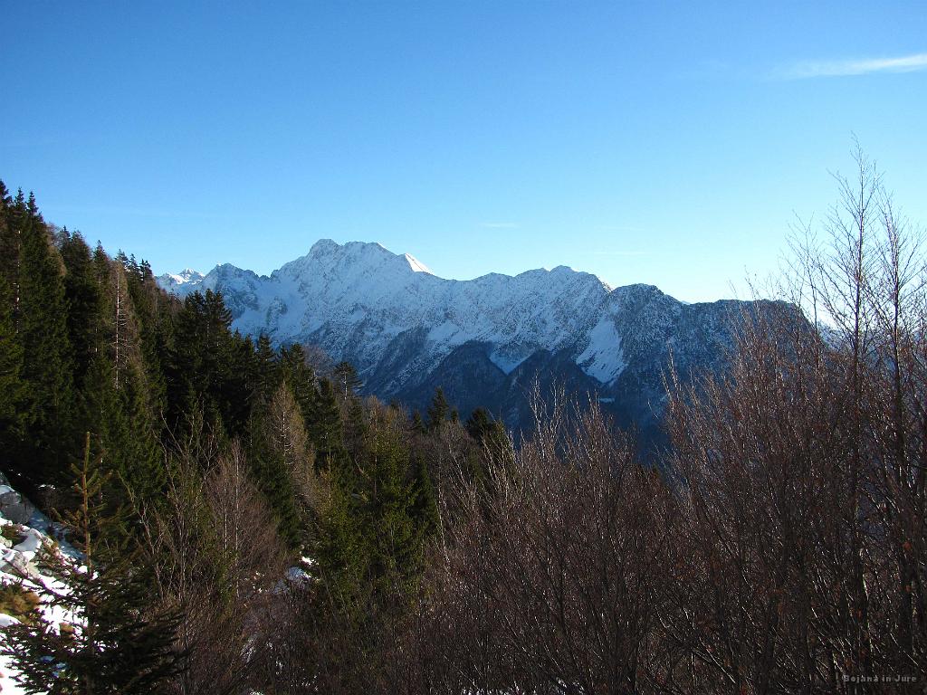 Slika_31.jpg - Pogled na okoliške hribe.