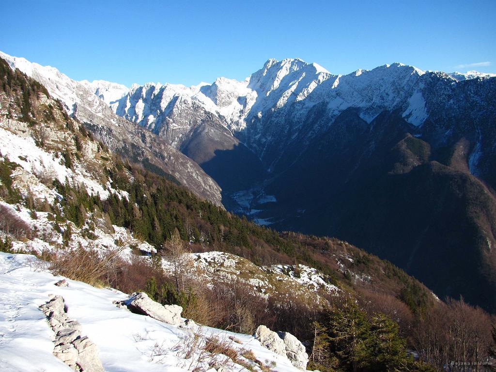 Slika_71.jpg - Uf, daleč je še ta dolina.