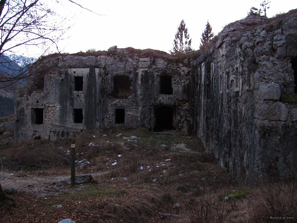 Slika_80.jpg - Fort Hermann še s strani prihoda s kote 1313.